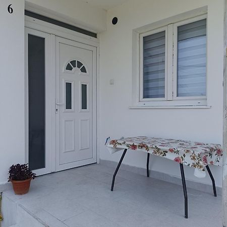 Matija Airport Apartment Mitrovici  Екстериор снимка