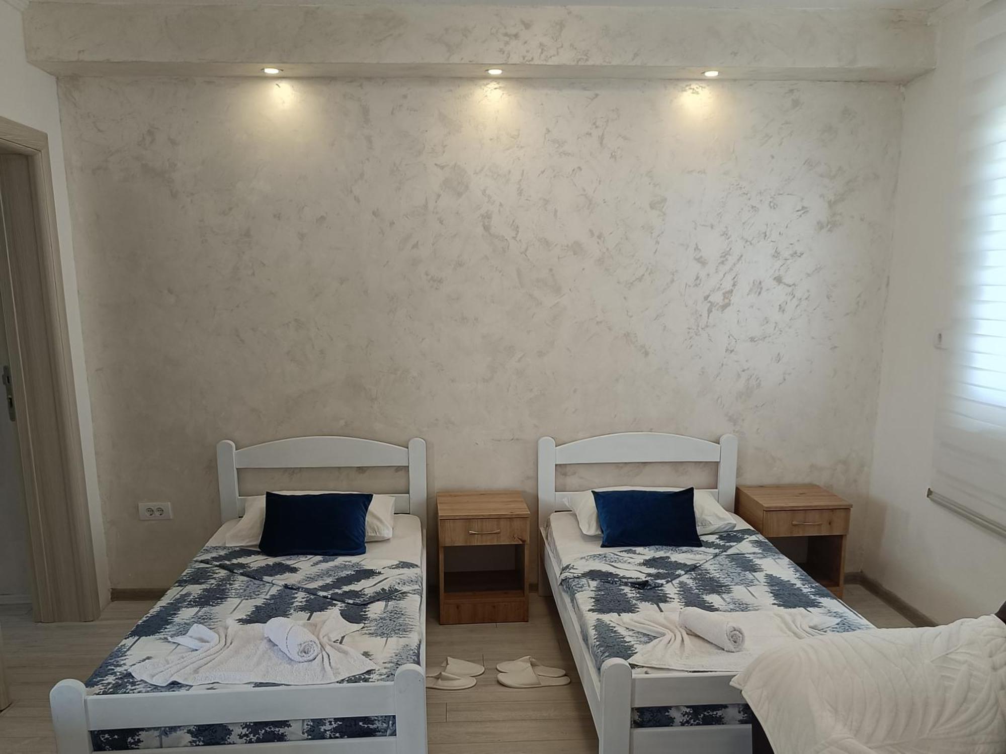 Matija Airport Apartment Mitrovici  Екстериор снимка