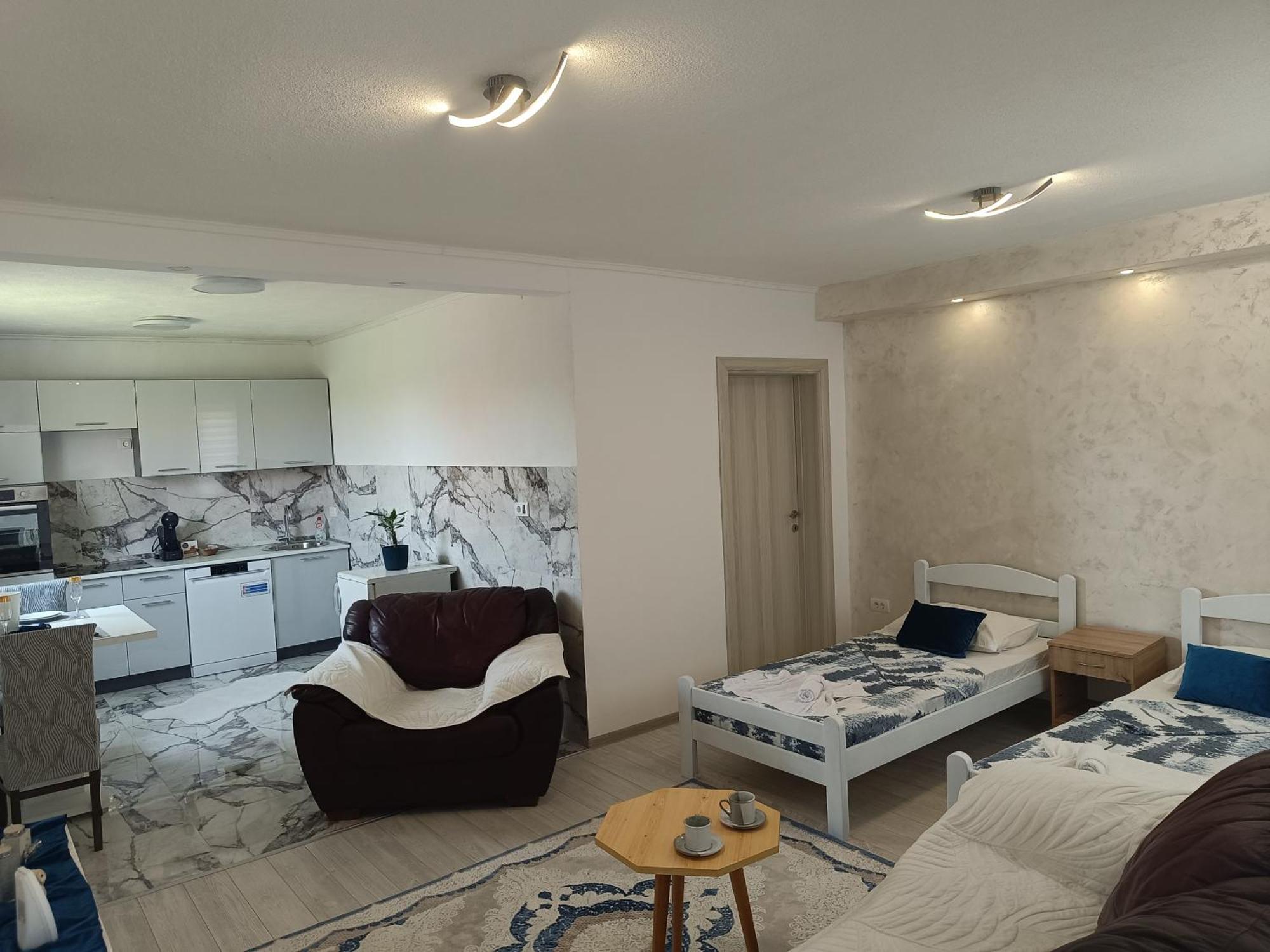 Matija Airport Apartment Mitrovici  Екстериор снимка