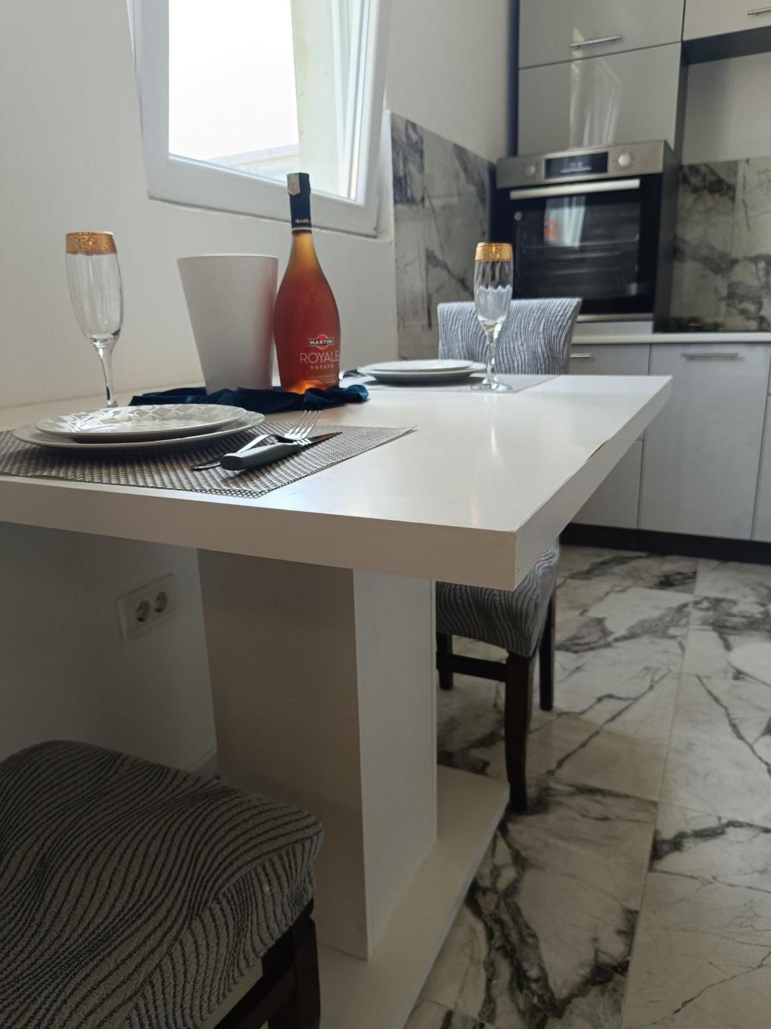 Matija Airport Apartment Mitrovici  Екстериор снимка
