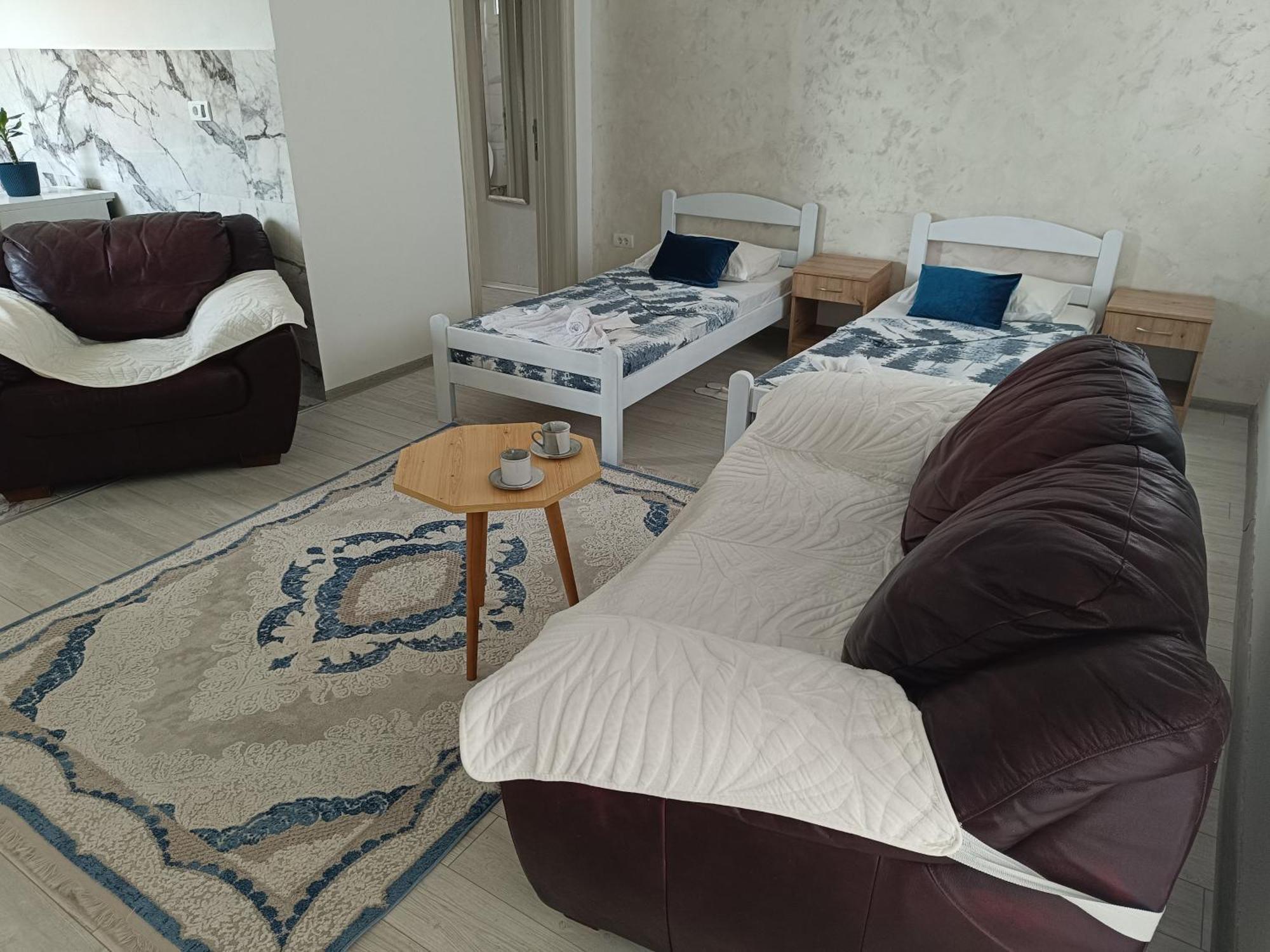 Matija Airport Apartment Mitrovici  Екстериор снимка