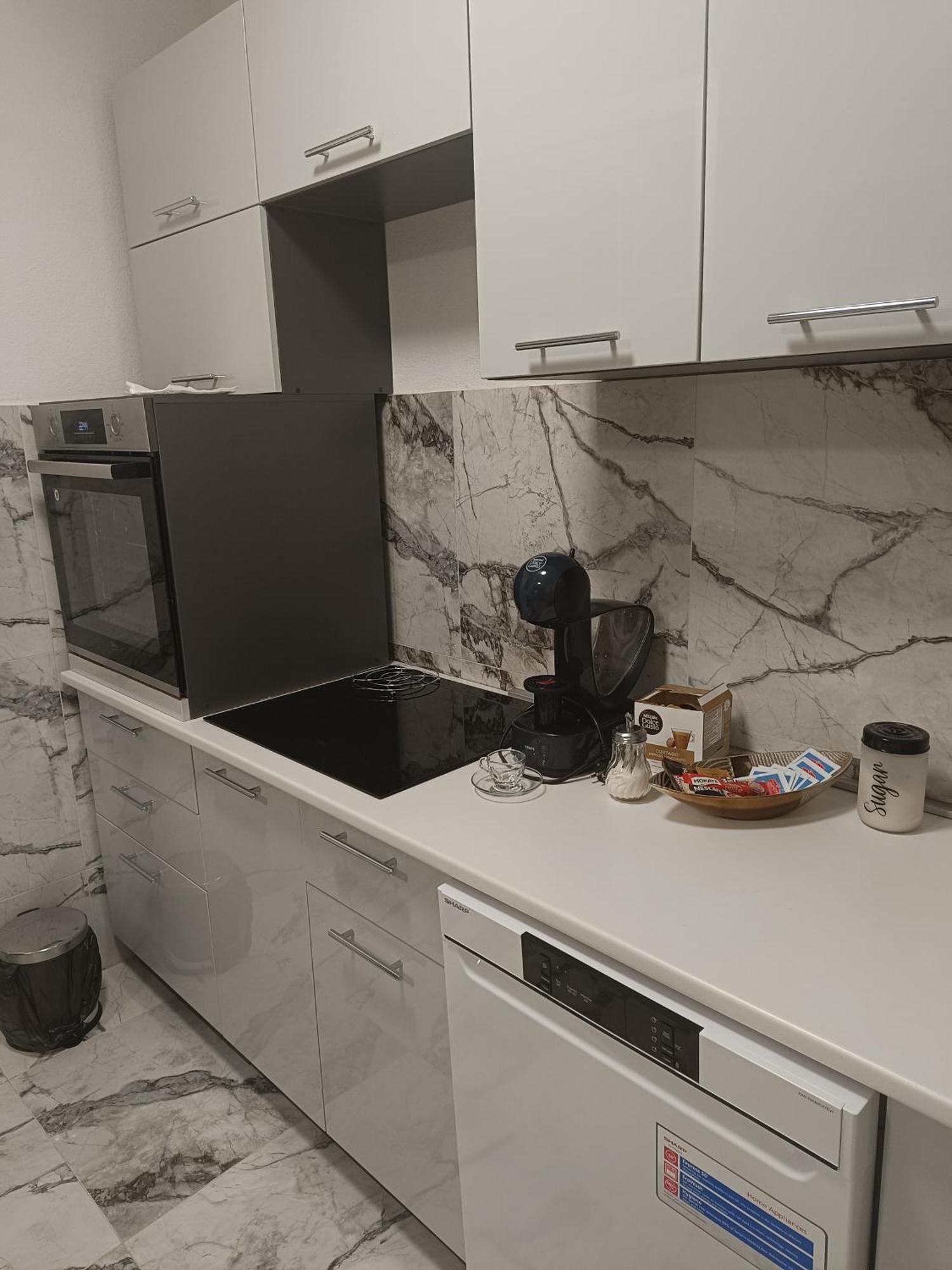 Matija Airport Apartment Mitrovici  Екстериор снимка